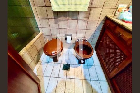Apartamento à venda com 135m², 3 quartos e 2 vagas Apartamento à venda com 135m², 3 quartos e 2 vagasSuíte banheiro