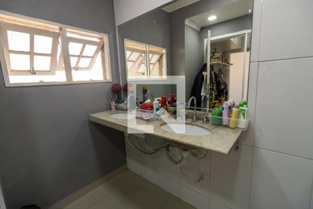 Casa à venda com 350m², 3 quartos e 2 vagas Casa à venda com 350m², 3 quartos e 2 vagasBanheiro Suite