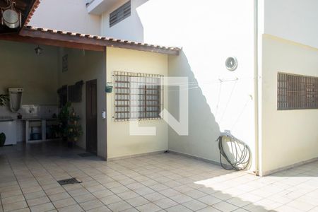 Casa à venda com 1321m², 3 quartos e 8 vagasQuintal