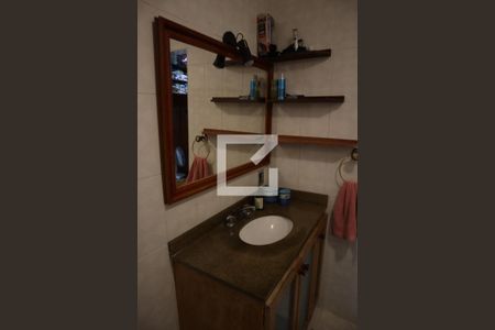 Casa à venda com 238m², 4 quartos e 4 vagasBanheiro da Suite