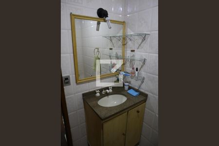 Casa à venda com 238m², 4 quartos e 4 vagasBanheiro Corredor