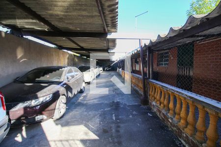 Casa à venda com 200m², 1 quarto e 2 vagas Casa à venda com 200m², 1 quarto e 2 vagasGaragem