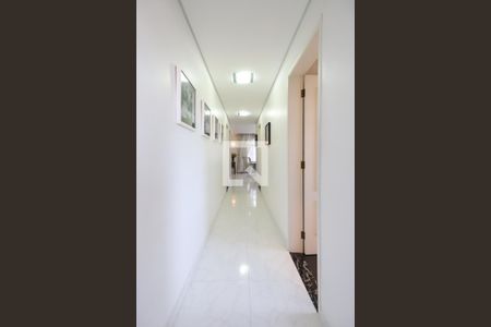 Casa à venda com 219m², 2 quartos e 5 vagas Casa à venda com 219m², 2 quartos e 5 vagasCorredor