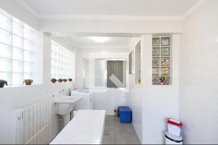 Casa à venda com 219m², 2 quartos e 5 vagas Casa à venda com 219m², 2 quartos e 5 vagasLavanderia