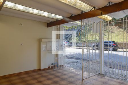 Casa à venda com 187m², 2 quartos e 2 vagas Casa à venda com 187m², 2 quartos e 2 vagasGaragem