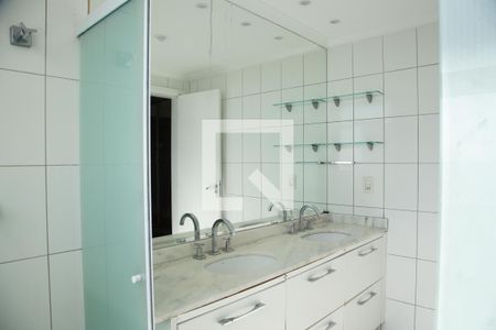 Apartamento à venda com 155m², 2 quartos e 4 vagas Apartamento à venda com 155m², 2 quartos e 4 vagasBanheiro