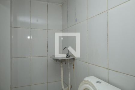 Banheiro de casa para alugar com 1 quarto, 35m² em Vila Verde, São Paulo