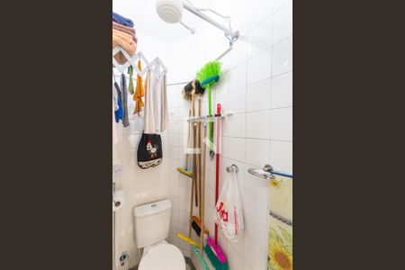 Apartamento à venda com 105m², 2 quartos e 1 vaga Apartamento à venda com 105m², 2 quartos e 1 vagaBanheiro de Serviço