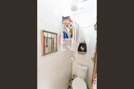 Apartamento à venda com 105m², 2 quartos e 1 vaga Apartamento à venda com 105m², 2 quartos e 1 vagaBanheiro de Serviço