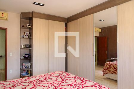 Casa à venda com 367m², 4 quartos e 2 vagasQuarto 1 - Suíte