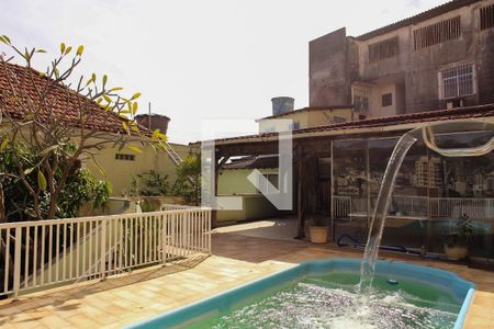 Casa à venda com 367m², 4 quartos e 2 vagasPiscina