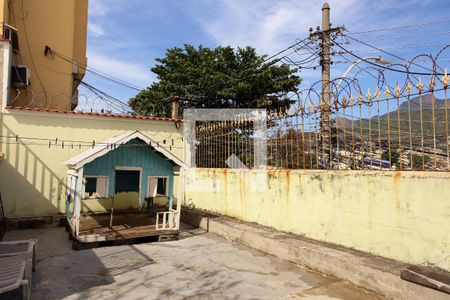 Casa à venda com 367m², 4 quartos e 2 vagasQuintal