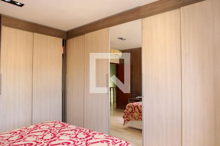 Casa à venda com 367m², 4 quartos e 2 vagasQuarto 1 - Suíte