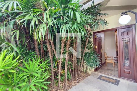 Casa à venda com 640m², 4 quartos e 5 vagasEntrada