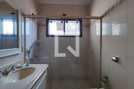 Casa à venda com 640m², 4 quartos e 5 vagasBanheiro Suíte 2