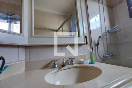 Casa à venda com 640m², 4 quartos e 5 vagasBanheiro Suíte 2