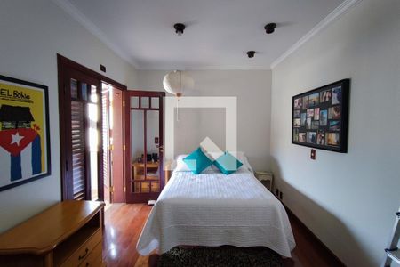 Casa à venda com 640m², 4 quartos e 5 vagasQuarto Suíte 2