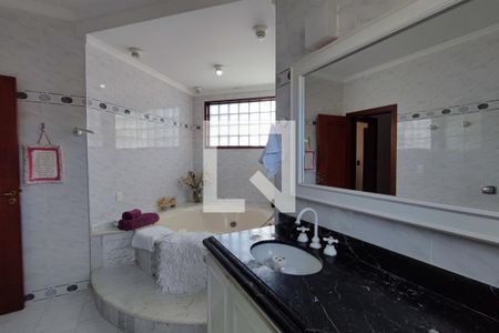 Casa à venda com 640m², 4 quartos e 5 vagasBanheiro Suíte Master