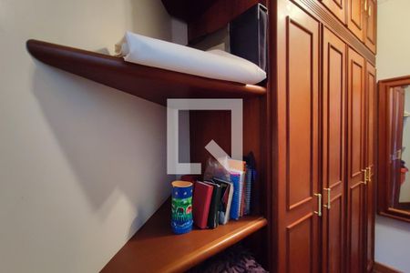 Casa à venda com 640m², 4 quartos e 5 vagasQuarto Suíte 2