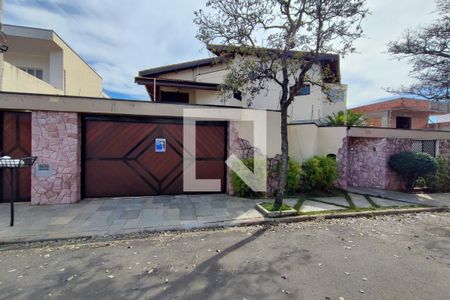 Casa à venda com 640m², 4 quartos e 5 vagasFachada 