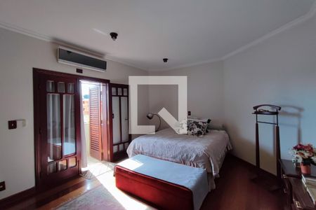 Casa à venda com 640m², 4 quartos e 5 vagasQuarto Suíte Master 