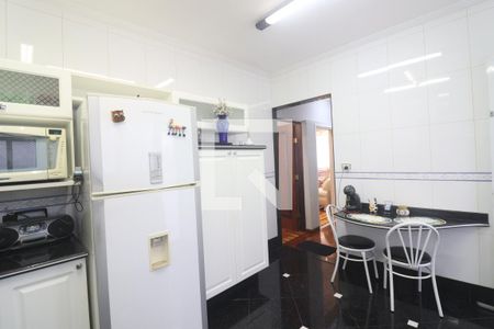 Casa à venda com 170m², 2 quartos e 10 vagasCozinha 