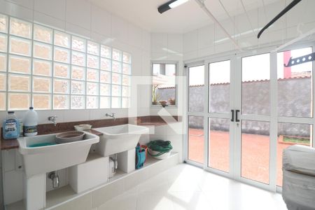 Casa à venda com 170m², 2 quartos e 10 vagasÁrea de Serviço