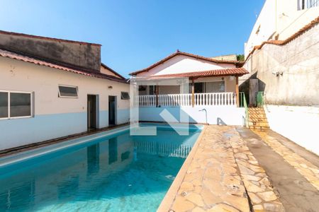 Casa à venda com 162m², 3 quartos e 3 vagas Casa à venda com 162m², 3 quartos e 3 vagasPiscina