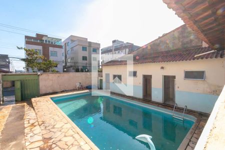 Casa à venda com 162m², 3 quartos e 3 vagas Casa à venda com 162m², 3 quartos e 3 vagasPiscina