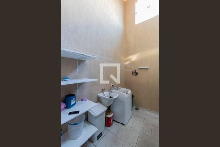 Casa à venda com 167m², 3 quartos e 5 vagas Casa à venda com 167m², 3 quartos e 5 vagasÁrea de Serviço