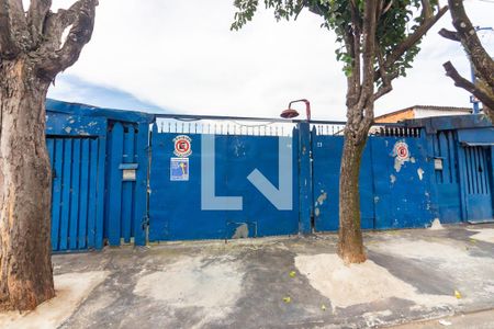 Casa à venda com 250m², 2 quartos e 3 vagas Casa à venda com 250m², 2 quartos e 3 vagasFachada