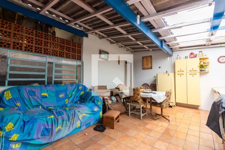 Casa à venda com 250m², 2 quartos e 3 vagas Casa à venda com 250m², 2 quartos e 3 vagasQuintal