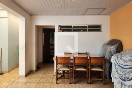 Casa à venda com 360m², 4 quartos e 3 vagas Casa à venda com 360m², 4 quartos e 3 vagasQuintal