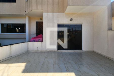 Casa à venda com 360m², 4 quartos e 3 vagas Casa à venda com 360m², 4 quartos e 3 vagasVaranda