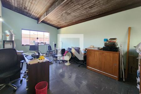 Casa à venda com 360m², 4 quartos e 3 vagas Casa à venda com 360m², 4 quartos e 3 vagasAcademia