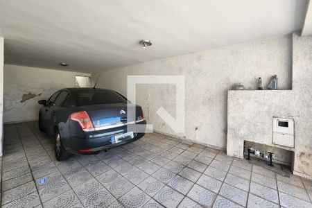 Casa à venda com 360m², 4 quartos e 3 vagas Casa à venda com 360m², 4 quartos e 3 vagasGaragem
