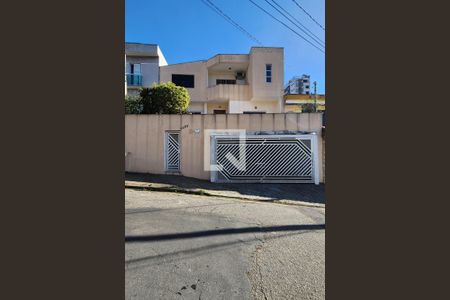 Casa à venda com 360m², 4 quartos e 3 vagas Casa à venda com 360m², 4 quartos e 3 vagasFachada