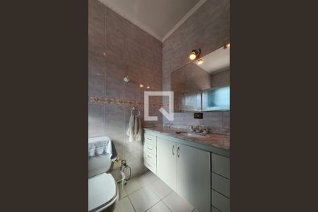 Casa à venda com 360m², 4 quartos e 3 vagas Casa à venda com 360m², 4 quartos e 3 vagasBanheiro da Suíte 2