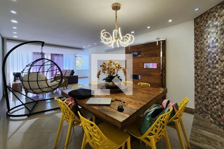 Casa à venda com 480m², 3 quartos e 10 vagas Casa à venda com 480m², 3 quartos e 10 vagasSala de Jantar