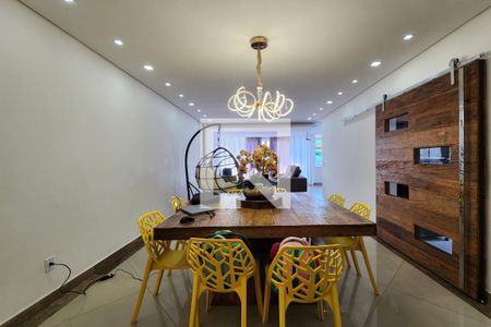 Casa à venda com 480m², 3 quartos e 10 vagas Casa à venda com 480m², 3 quartos e 10 vagasSala de Jantar