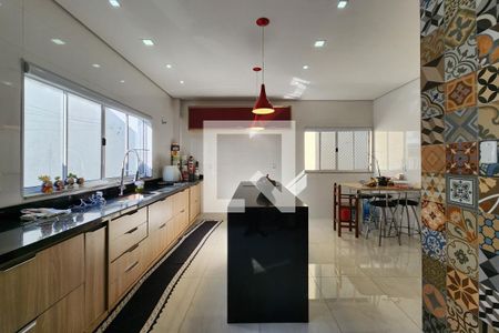 Casa à venda com 480m², 3 quartos e 10 vagas Casa à venda com 480m², 3 quartos e 10 vagasCozinha