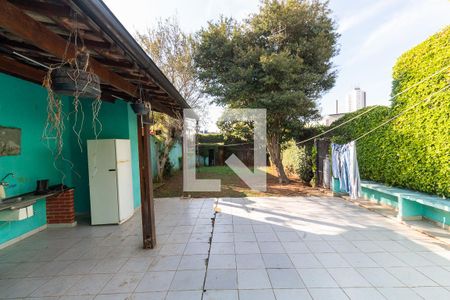Casa para alugar com 170m², 3 quartos e 6 vagasQuintal