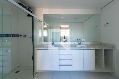 Apartamento à venda com 276m², 3 quartos e 4 vagasBanheiro