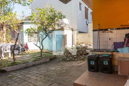 Casa à venda com 120m², 2 quartos e 3 vagasFundos