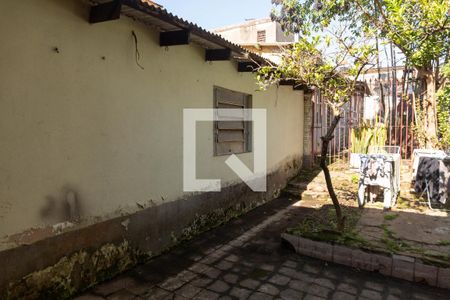 Casa à venda com 120m², 2 quartos e 3 vagasFundos