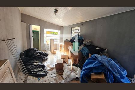 Casa à venda com 120m², 2 quartos e 3 vagasFundos