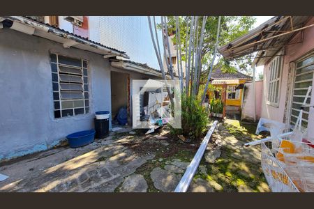 Casa à venda com 120m², 2 quartos e 3 vagasFundos