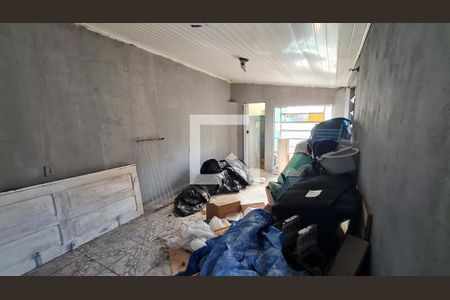 Casa à venda com 120m², 2 quartos e 3 vagasFundos
