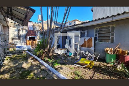 Casa à venda com 120m², 2 quartos e 3 vagasFundos