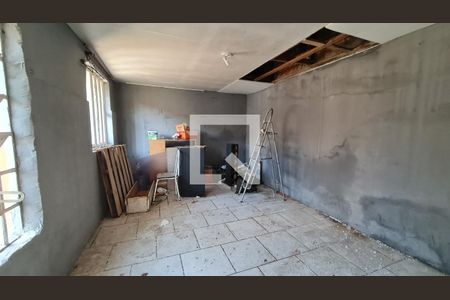 Casa à venda com 120m², 2 quartos e 3 vagasFundos